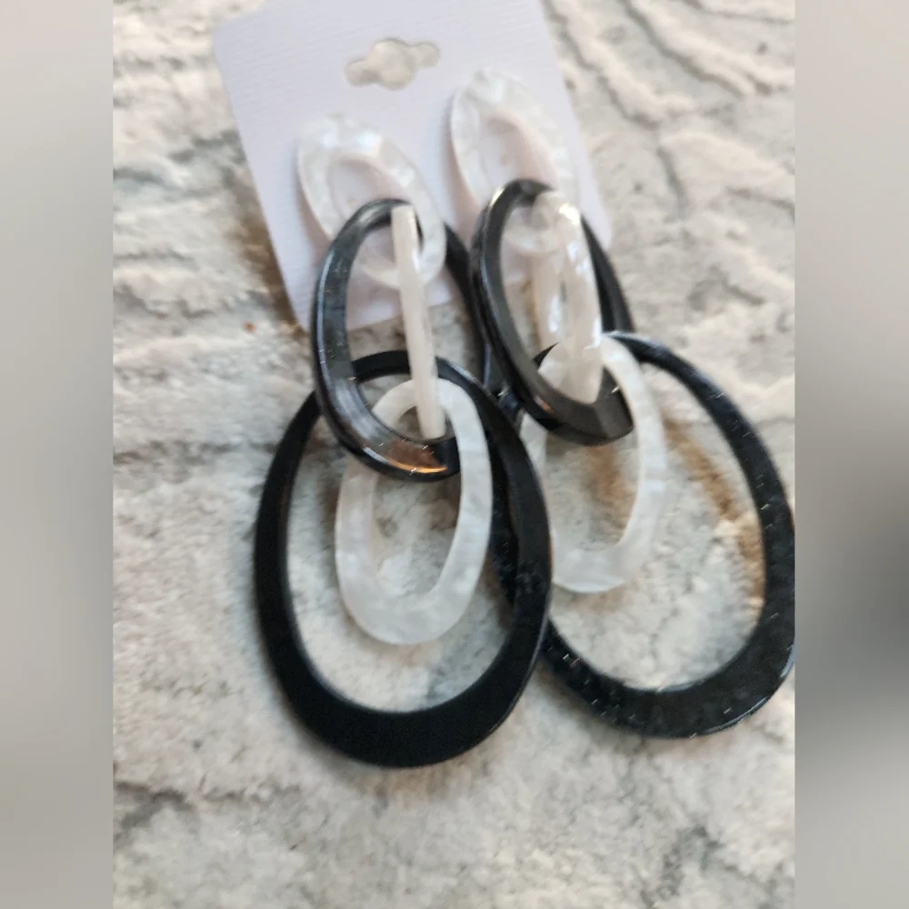 Black and White Link with Marbeling Statement Earrings - Picture 2 of 10